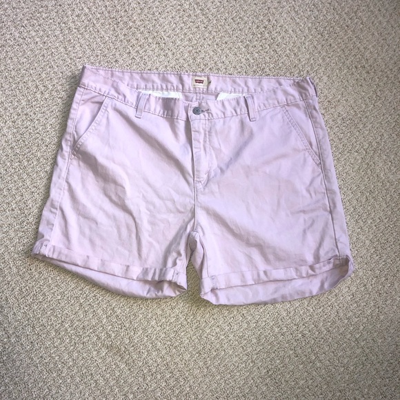 Levi’s pink denim shorts - Picture 2 of 3